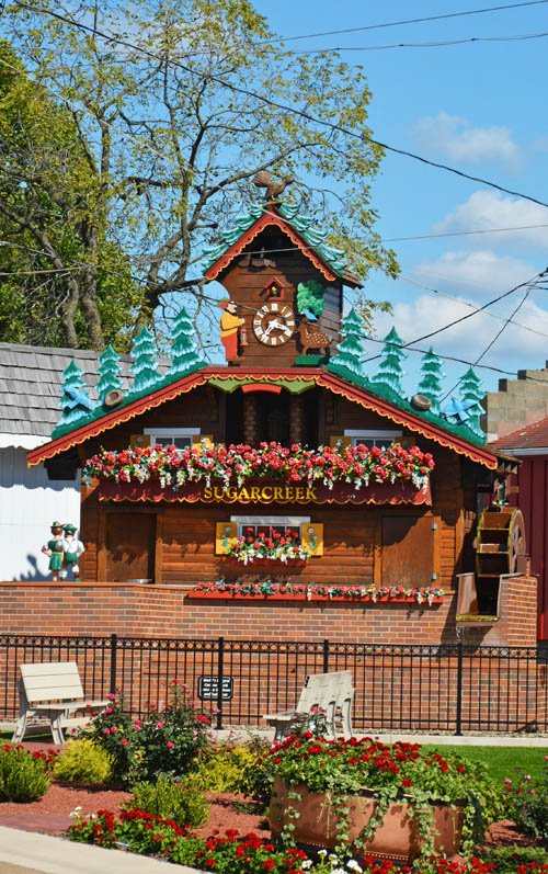 Giant Cuckoo Clock, Sugarcreek, Ohio, USA Photo by Dr. Jacob Mathew, Malankara World