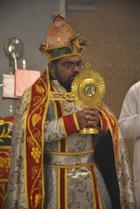 Rev. Fr. Binoy Alexander offers benediction after the Rasa (Procession) at Baselios Church, Ohio Oct 4 2014